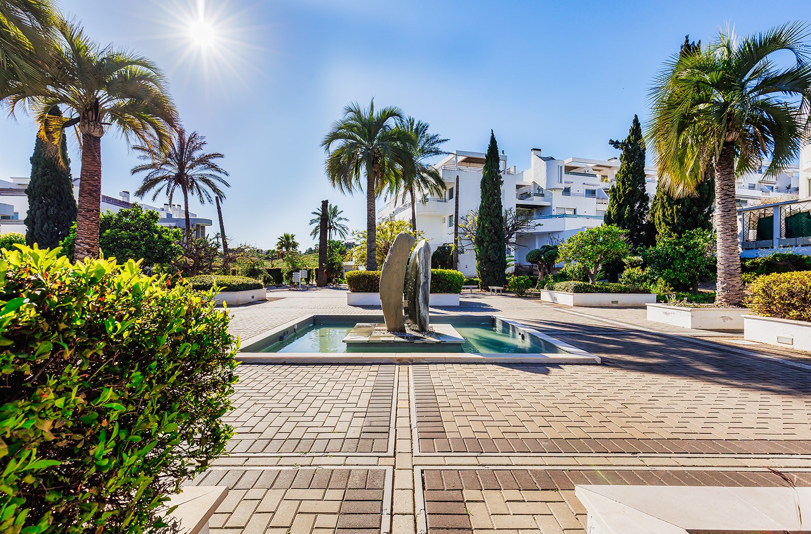 Dúplex Cala de Mijas fachada — fotografía inmobiliaria Mijas