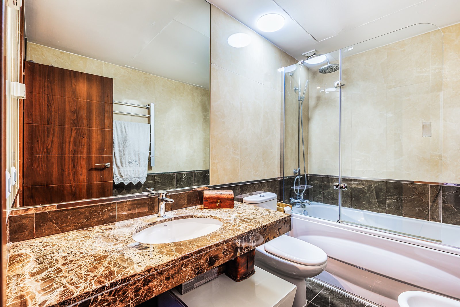 Baño principal dúplex Cala de Mijas — fotografía inmobiliaria