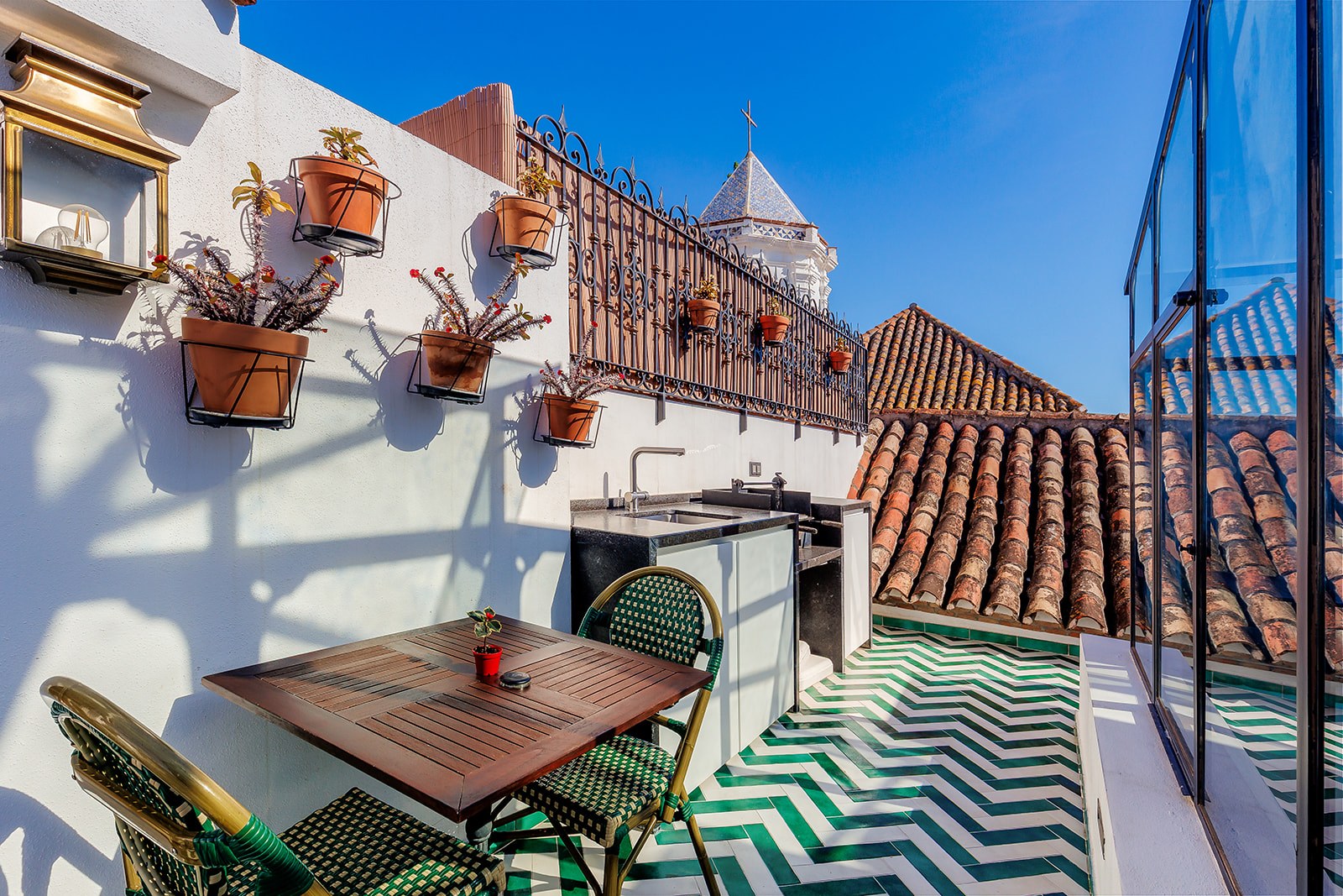 Terraza del Hotel Claude Marbella — fotografía hotelera profesional