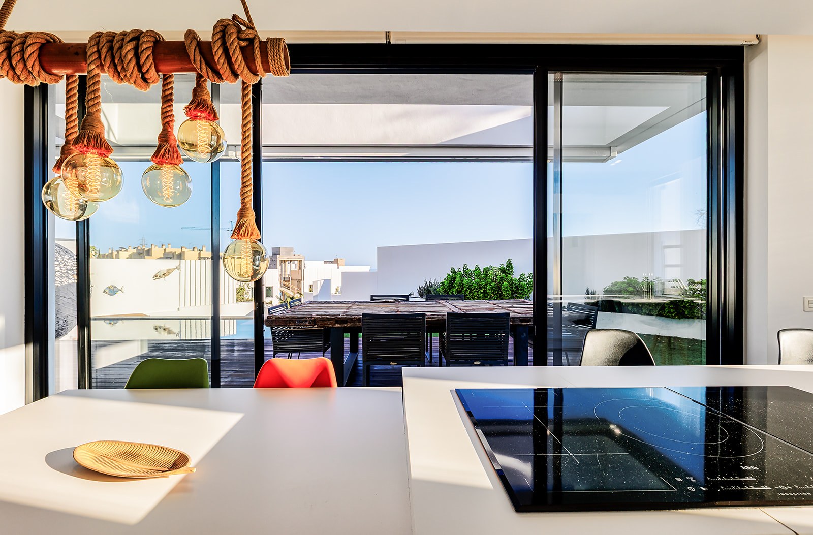 Cocina de diseño en villa de Marbella — fotografía arquitectónica