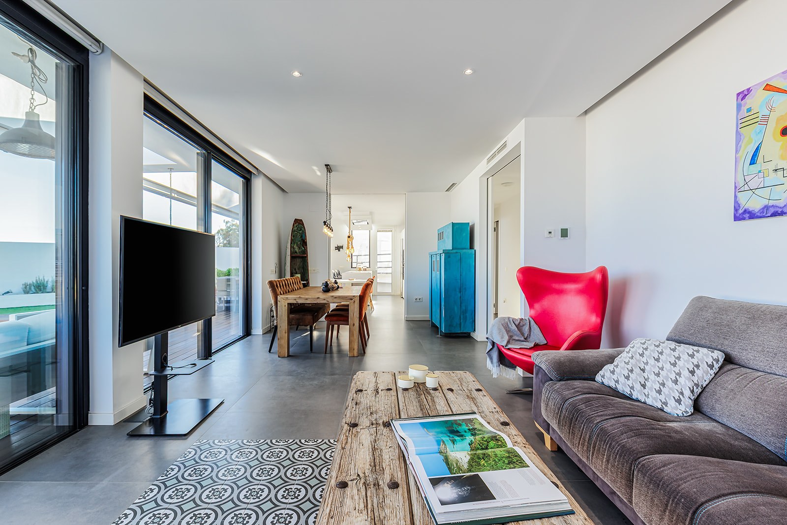 Salón comedor open plan villa moderna Marbella