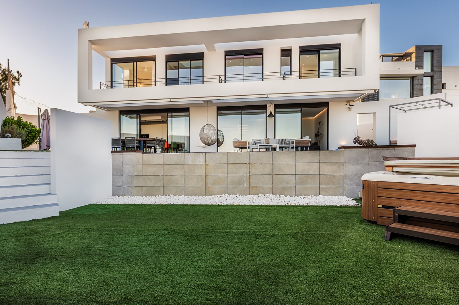 Fotografía exterior villa Marbella — próximamente dron